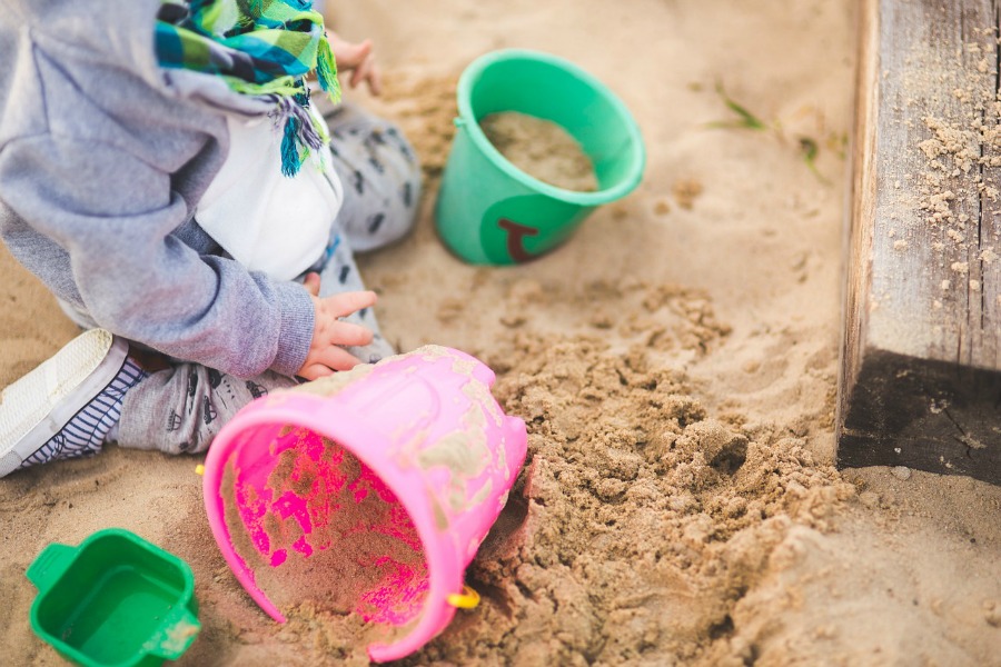 It can be so difficult to keep clutter at bay when you have babies or toddlers running around your home! Click to read these great tips for how to keep your home clutter-free with young kids, and to sign up for a FREE COURSE with even more wonderful decluttering tips :) 